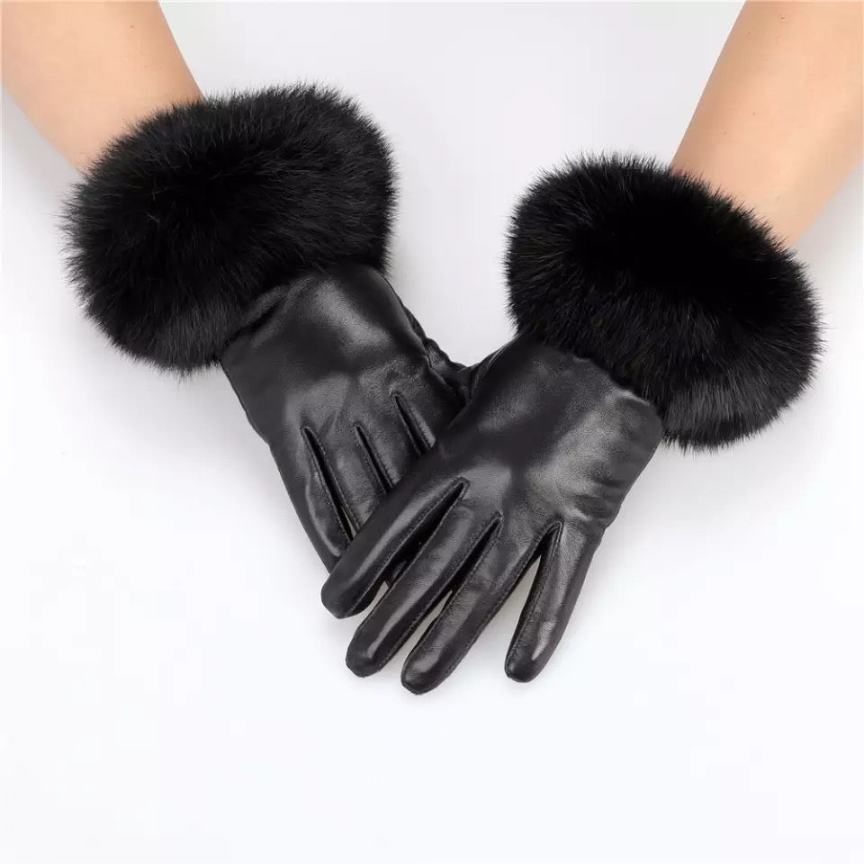 Lia Glove