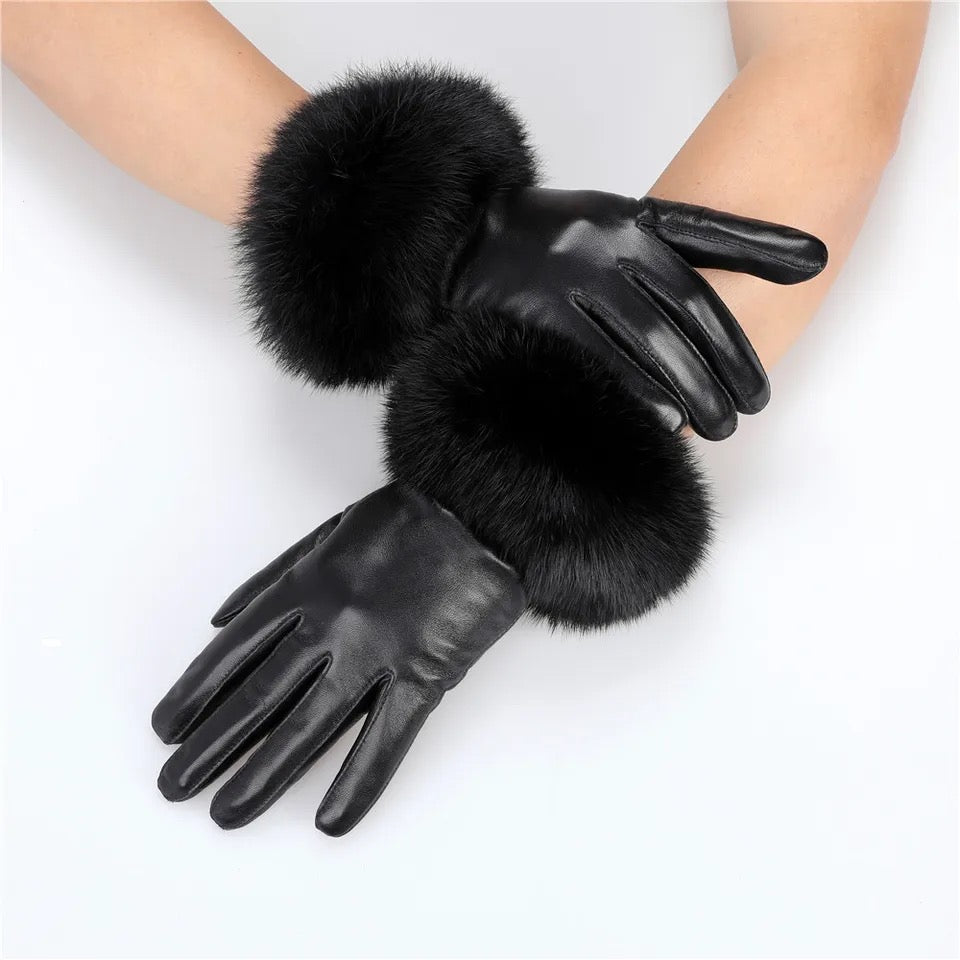 Lia Glove