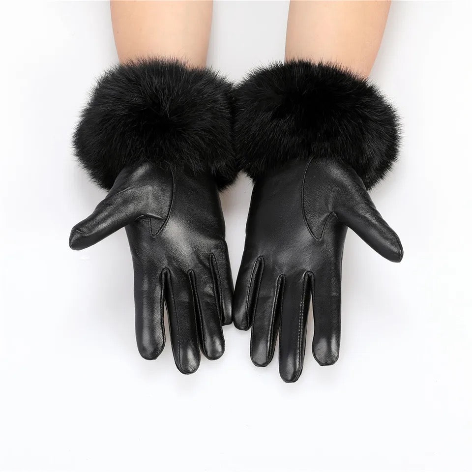 Lia Glove